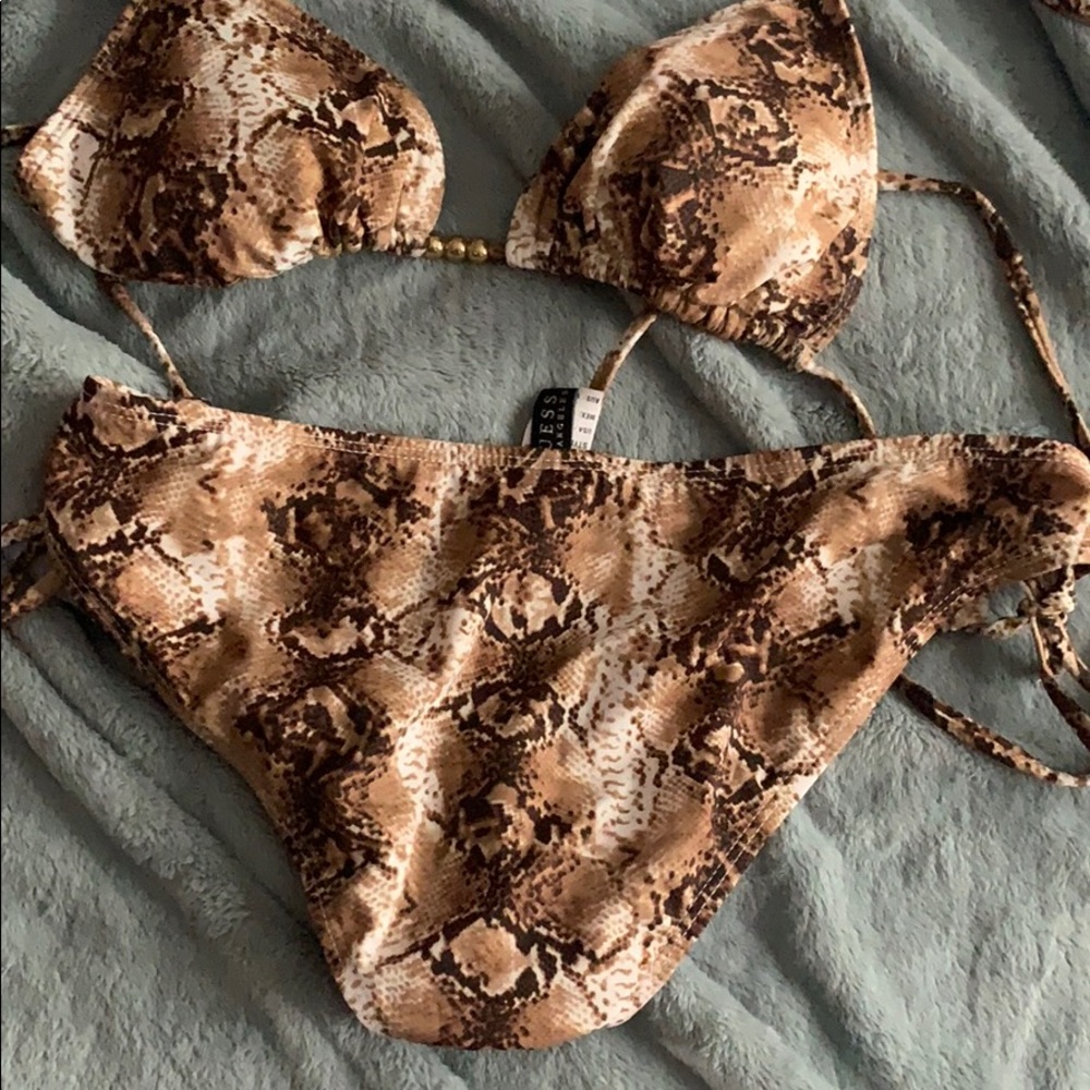 Guess Triangle Top Size Medium. Bottom Size Small - image 6